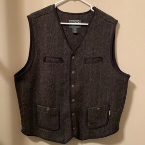 Men’s Large Woolrich Vest Black Pattered